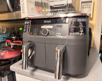 Ninja brand kitchen appliance (air fryer/pressure cooker)
