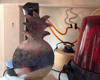 Metal coyote silhouette art