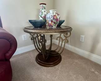 Round side table - matches coffee table