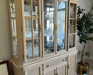Lexington blonde triple lighted China cabinet