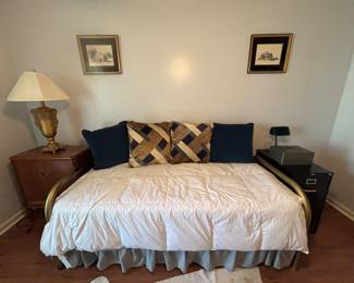 DAY BED AND ACCENT