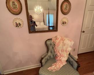 MIRROR AND ACCENT PIECES
