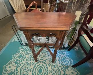 WALNUT TABLE