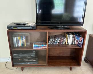 MCM entertainment console