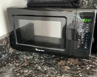 Magic Chef Countertop Microwave