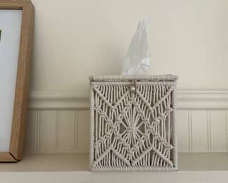 Woven Tissue Holder