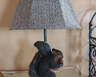 Squirrel lamp
