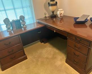 Gorgeous Desk with plenty of work space!