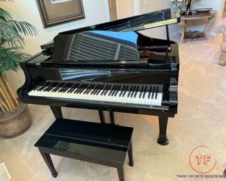 YOUNG CHANG Baby Grand Piano