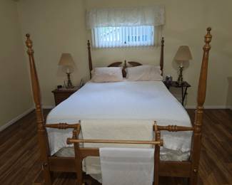 Thomasville Four Poster Bed, Queen Size, excellent condition.