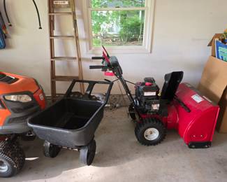 Garage! Great Snowblower, gardening and standard garage stuff.