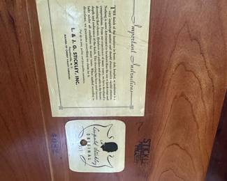 Stickley Round Dining Table w/ 4 Chairs Has Leaves & Pads)