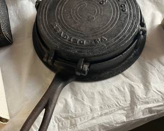 Cast iron waffle maker
