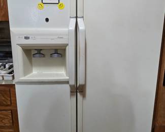 Amana Fridge - Water and Ice Maker Works