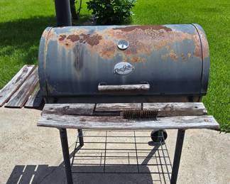 Char-Griller BBQ Pit