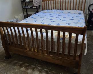 Queen Size Oak Sleigh Bed