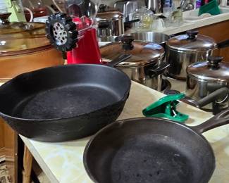Cast Iron Skillets - No Name