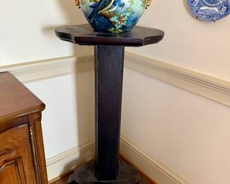 Pedestal 
