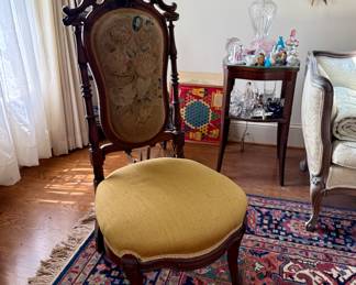 Lovely Victorian parlor chair