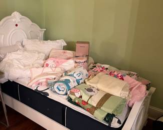Baby blankets , twin bed set 