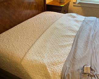 Queen mattress in mint condition!!