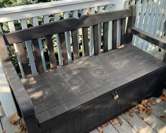 Great outdoor storage piece 