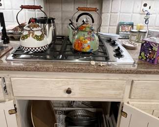 Many teapots 