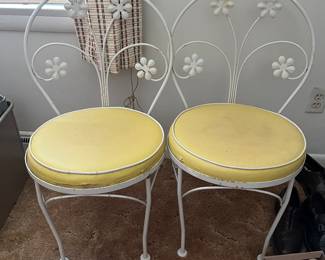 Vintage daisy outdoor chairs