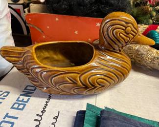 Haegar pottery duck planter
