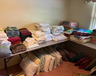 Pillows, blankets & sheets