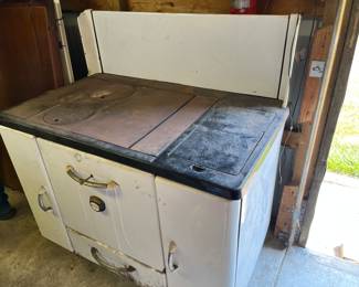Renown porcelain stove