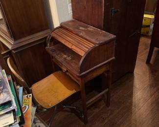 Child’s Roll Top Desk w Chair