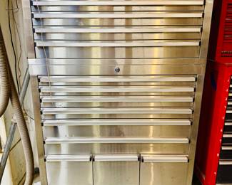 Steeltek Tool Box...16 Drawer