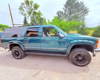 1999 Chevrolet Suburban 1500...190K Miles...Well Maintained....Tires in Great Shape...Henderson Brothers Rustproofing/Undercoated