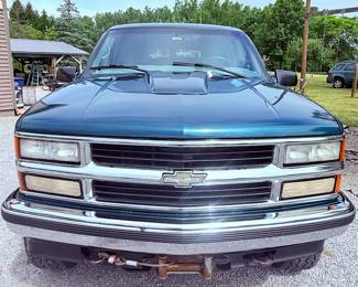 1999 Chevrolet Suburban 1500...190K Miles...Well Maintained....Tires in Great Shape...Henderson Brothers Rustproofing/Undercoated