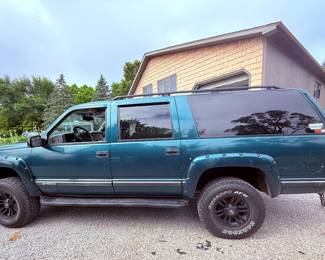 1999 Chevrolet Suburban 1500...190K Miles...Well Maintained....Tires in Great Shape...Henderson Brothers Rustproofing/Undercoated