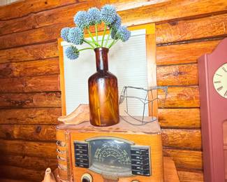 Antique Zenith Radio and Antique Home Decor
