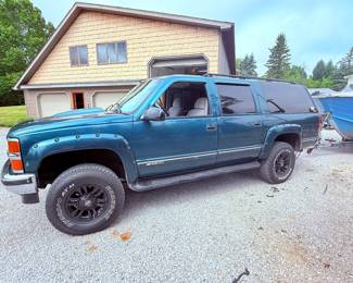 1999 Chevrolet Suburban 1500...190K Miles...Well Maintained....Tires in Great Shape...Henderson Brothers Rustproofing/Undercoated