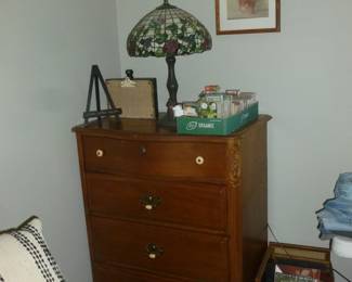 Oak chest of drawers