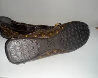 Shoes range from 6.5 to 7.5 woman’s sizes - $5 each
Authenticity unknown