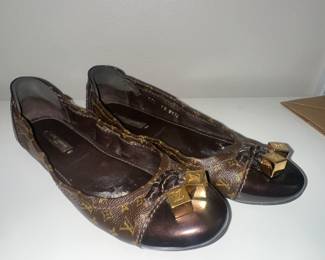 Shoes range from 6.5 to 7.5 woman’s sizes - $5 each
Authenticity unknown