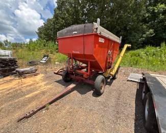 Ficklin Gravity Wagon with Hydraulic Auger