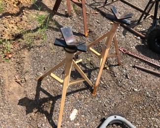 PAIR OF PIPE STANDS