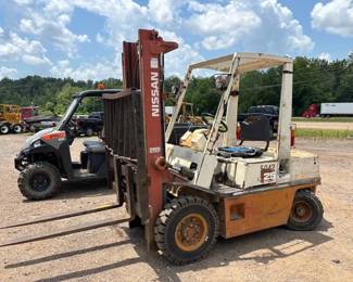 Nissan 25 Forklift