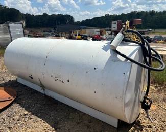 1000 Gallon Fuel Tank with Electric Pump