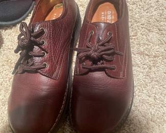 KIDS LEATHER SHOES WORN LIKE 2 TIMES MAX