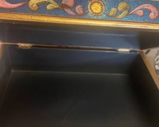 INSIDE OF DECOR BOX