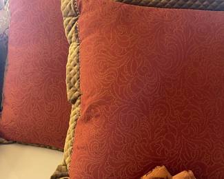 CLOSE UP OF PART OF KING SET 