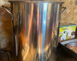 HUGE STOCK POT 