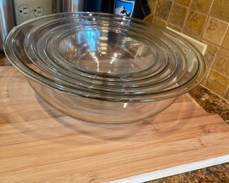 SET OF GRADUATED MIXING BOWLS -PYREX 